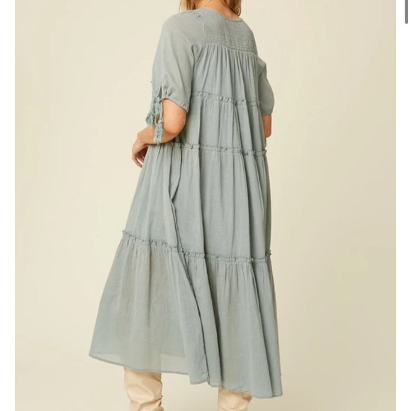 Listicle Short Sleeved Midi Dress - Picture 4 of 5